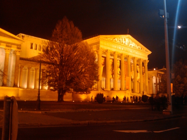 Similar queues at the musea #budapest #n8