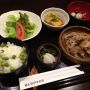 本日の気まぐれランチは
『グリンピースご飯の生姜焼き定食』サラダ・お新香・味噌汁・小鉢付き８００円です。
皆様お待ちしております。