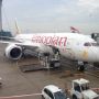ロンドンヒースロー空港到着。毎度のことだが到着前に１０分ほどホールディングがあったが、定刻より１０分早い。気温１６℃。