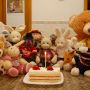 birthday cake wif sum furrends!! come grab a slice!