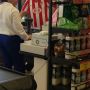 Esto es Badajoz y aquí se viene así vestido a la compra. #Atleti