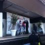 @marianne_vos krijgt het rood-wit-blauwe tricot aangetrokken door @MarcelWintels op het podium. #nkveldrijden2013 #knwu
