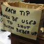 Niet iedereen in Brussel is even blij met de aanwezigheid van Justin Bieber in de stad.