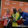 Photobomb! @ChrisKTLA  with the winners of the @lamarathon! 