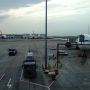 JAL402便て帰国。行きと同じ777新型座席だがエコノミーで中央席。新エコノミー座席の座り心地も楽しみだけど、満席のようだから成田までじっと我慢だ。ゲート４０番は一番はずれで１５分も歩く。カンタスのA380が２機並んで止まっている。