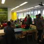 Topdrukte vandaag! Veel flexwerkers en twee volle meetingspaces! Nu levendige lunchtijd!